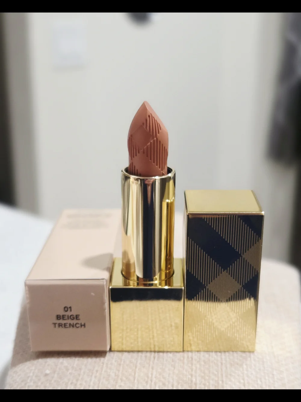 Burberry Lipstick 01 Beige Trench - Nude Beige Matte Lip Color